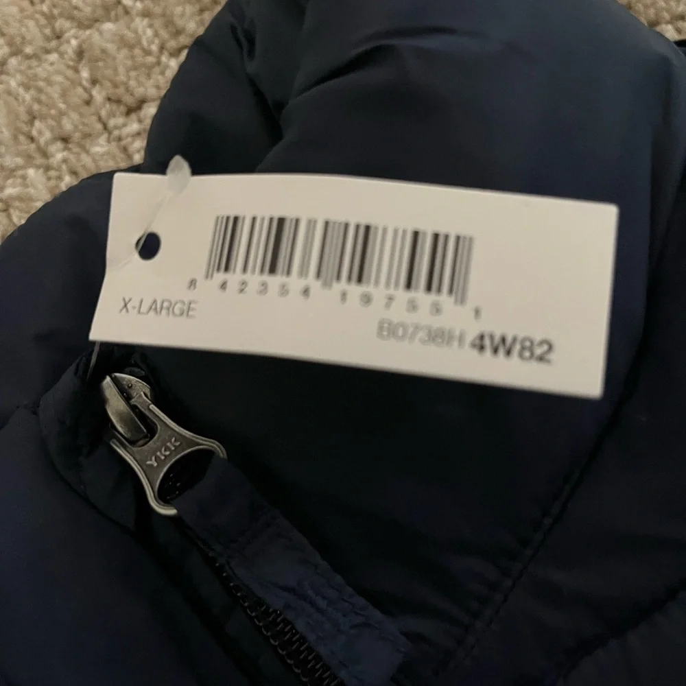 Amazon Essentials Kids Navy Puffer Vest - Picture 3 of 4